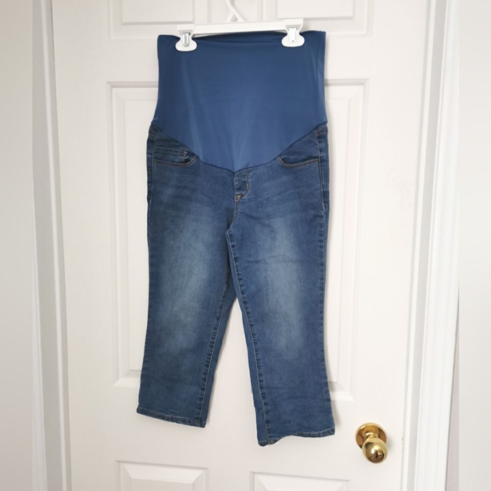 2/$40 Thyme maternity Capri length jeans